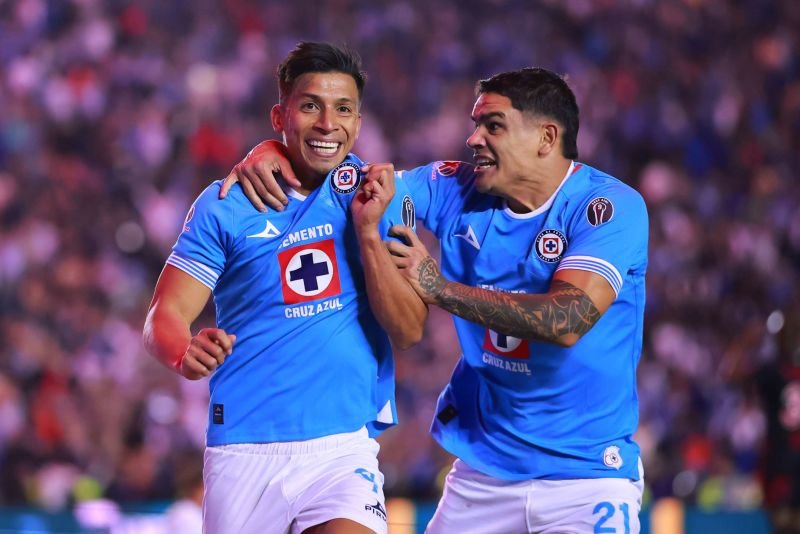Cruz Azul consigue un emocionante triunfo y se clasifica a las semifinales para medirse con el América