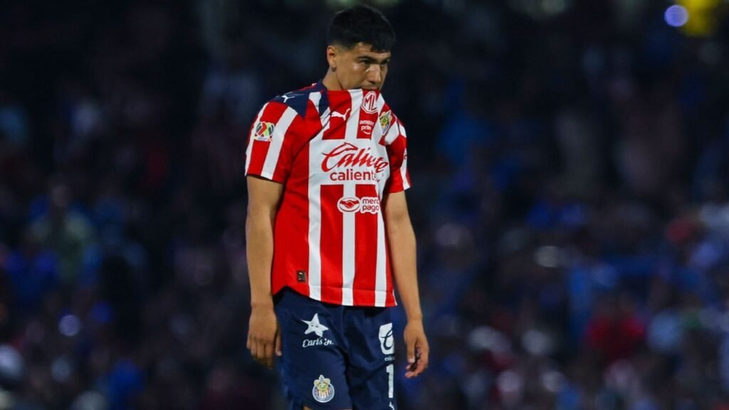 Erick Gutiérrez: De estelar fichaje a ser dejado de lado por Chivas en solo dos años
