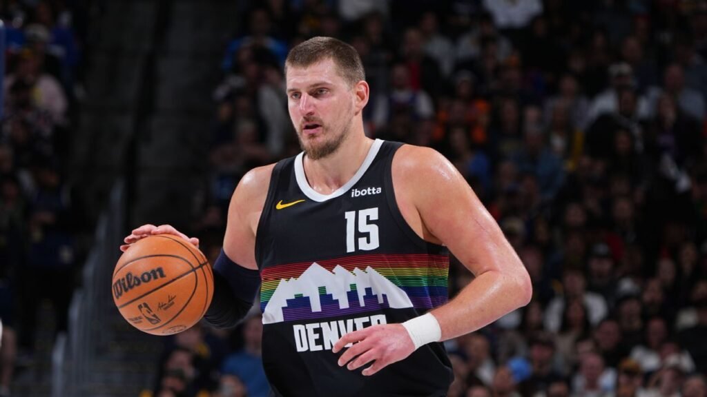 Jokic logra un increíble récord de 18 puntos en tiempo extra y consigue un triple-doble de 56 puntos en la victoria de los Nuggets
