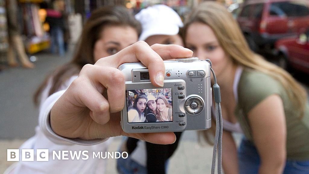 Razones por las que tus fotos de principios de los 2000 pueden estar irremediablemente perdidas (y consejos útiles para proteger las que aún tienes)