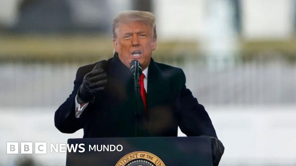 Trump interpone una demanda contra la BBC por billones de dólares debido a un reportaje quealteró sus declaraciones.
