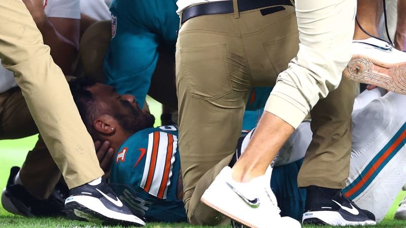 Tua Tagovailoa regresa a la NFL a pesar de su historial de conmociones cerebrales