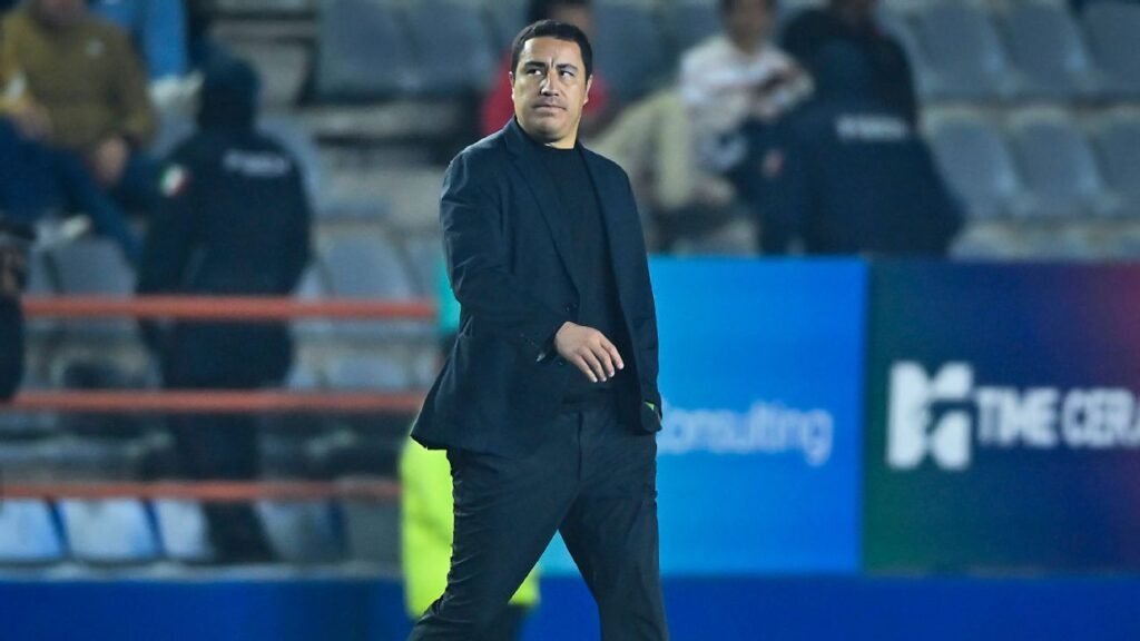 ¿De qué manera quedaría la alineación de Pumas con los refuerzos que se mencionan?