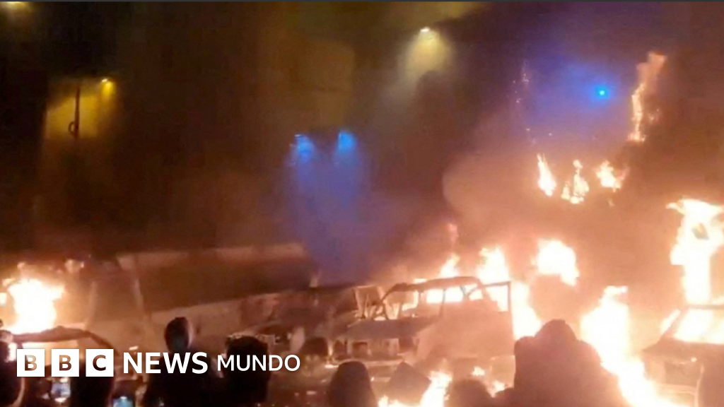 El líder de Irán critica a los manifestantes por "complacer" a Trump en medio de crecientes protestas en el país