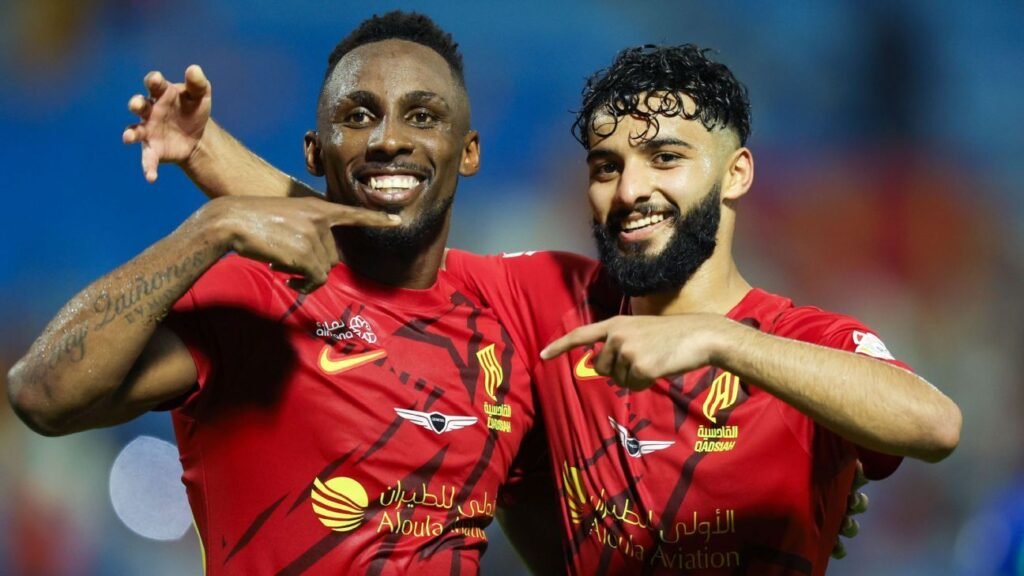 Julián Quiñones culmina el año anotando en Arabia