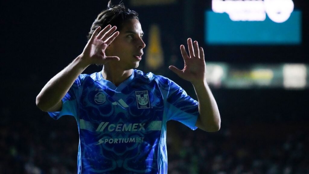 Diego Lainez extiende su vínculo con Tigres
