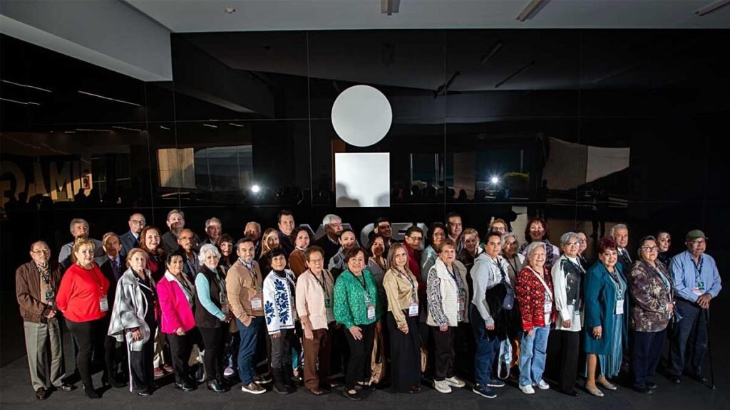 Suscriptores de Excélsior reciben un cálido homenaje en el Periódico de la Vida Nacional