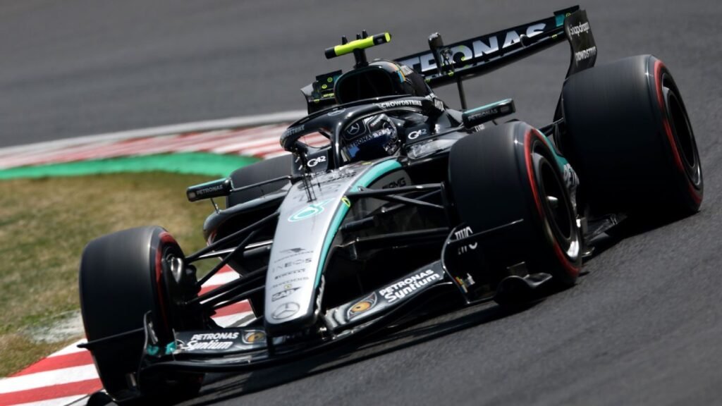 Antronelli encabeza el doblete de Mercedes en la FP3; Checo se queda en P20