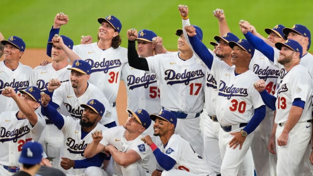 Los Dodgers reciben sus anillos de campeones de la Serie Mundial
