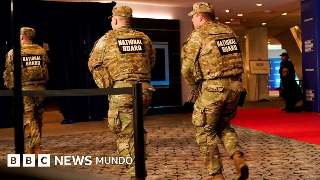 Evacuación de Trump en un evento por supuestos disparos en la zona