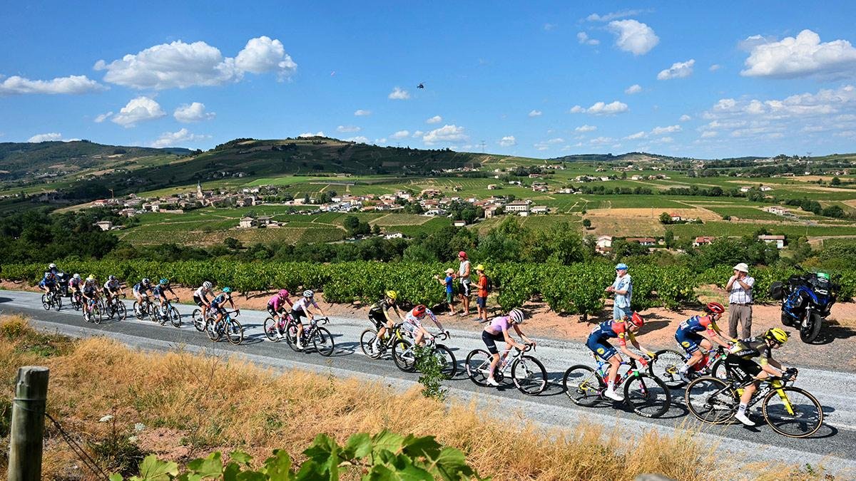 Romina Hinojosa finaliza exitosamente la Etapa 5 del Tour de Francia Femenino 2026