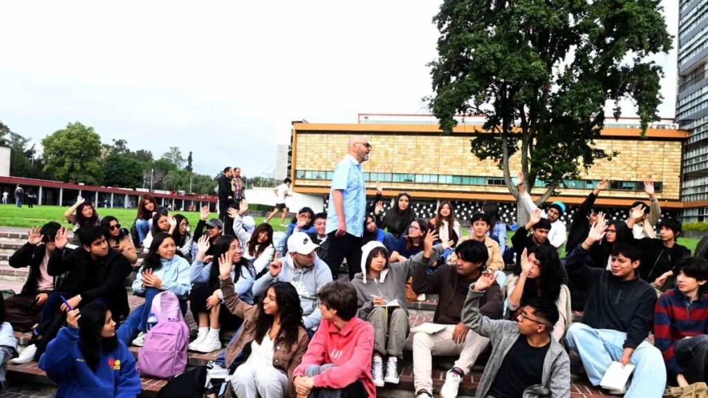 Sheinbaum solicita a la UNAM expandir la matrícula y crear más oportunidades para estudiantes