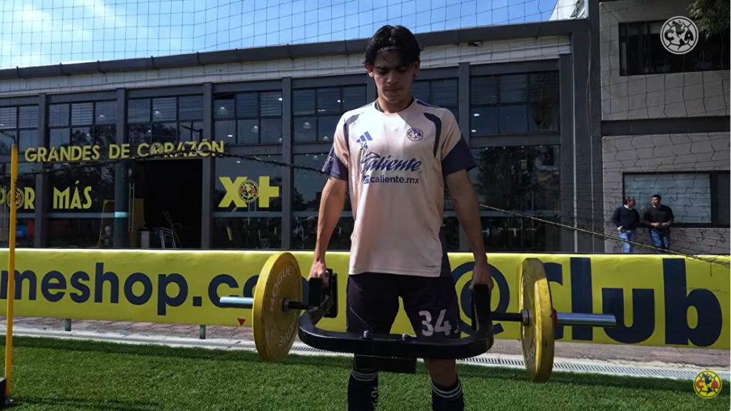 América vuelve a contar con Dagoberto Espinoza, mientras Alan Cervantes enfrenta la opción de quedarse fuera del Clásico de México.